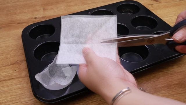 How to make a simple cake with chocolate - Just mix the ingredients and bake them смотреть онлайн