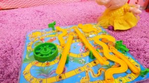 Свинка Пеппа — Играем всей семьей в настольную игру! Видео для детей про игрушки