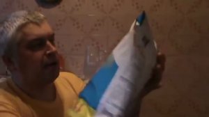 Геннадий горин кушает чипсы