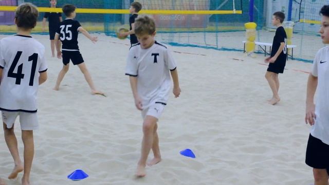 Новогодний турнир на песке среди футболистов АО ФК Торпедо, 2012 смотреть онлайн