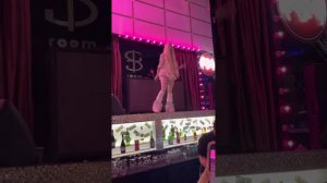 HOFMANNITA – Лапки