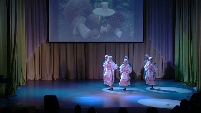 Танцевальный коллектив "Хорошенькие" Ивьевской ДШИ - "За грибами" смотреть онлайн