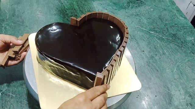 Heart Shape KitKat Chocolate 🍫 Cake | Irish Coffee Heart Shape KitKat Chocolate decorating