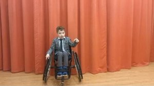 Артём читает стих С. Есенина "Восход солнца"