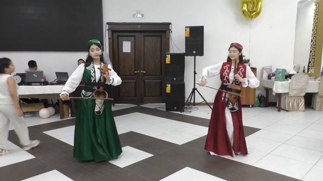 Қазақтын қара домалақ қыздарына, осындай ән жараспайма #поэзия #песня смотреть онлайн