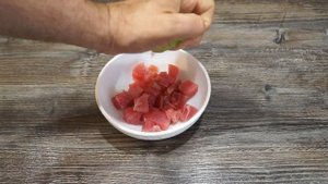 Как приготовить маринованный тунец с кунжутом