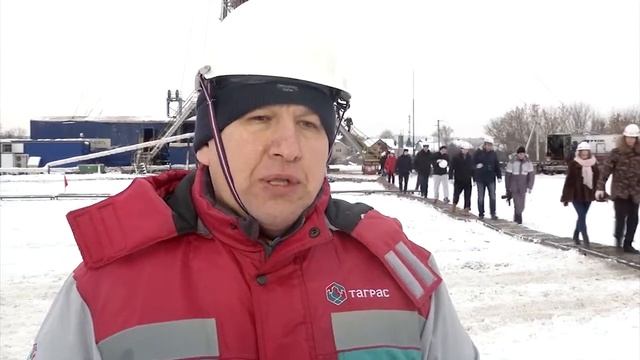 Хоккеисты команды «Нефтяник» на буровой смотреть онлайн