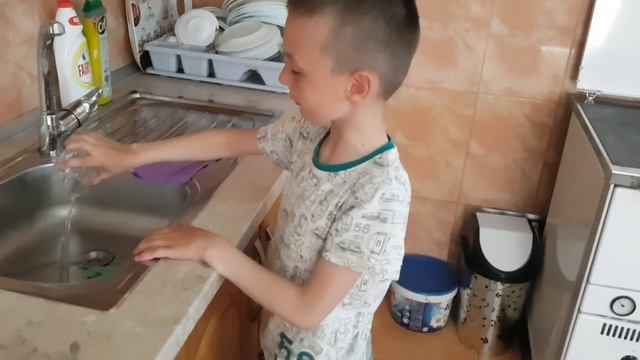 KO NE URADI BOTTLE FLIP GUBI*posuda hladne vode na glavu* смотреть онлайн