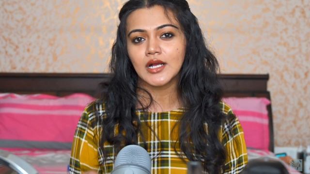 Pros  Cons  Blue Heaven Non Transfer Lipstick - Brown Skin  Swatches  Price