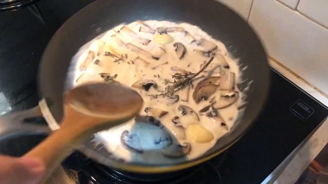 The Best CREAMY MUSHROOM SAUCE Parah Enaknya! смотреть онлайн