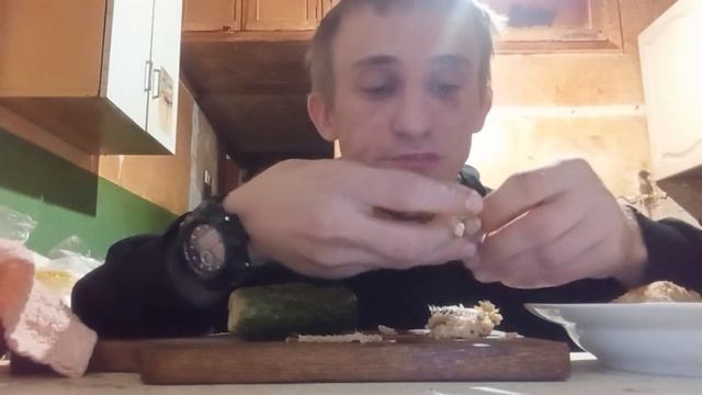 Мукбанг Жареная рыба минтай/ Маринованные огурцы 🥒/Обжор Вечерний