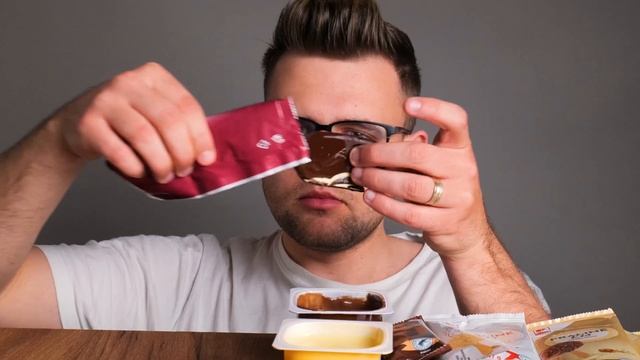 ASMR Eating Sounds CHOCOLATE COCONUT VANILLA ICE CREAM MAGNUM MILKA DESSERT MUKBANG смотреть онлайн