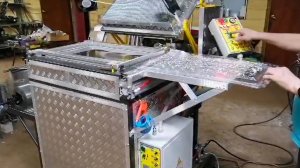 Вакуум формовочный станок с отрезкой и авторамкой