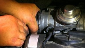 Восстановление фиксаторов патрубков интеркуллера VW Audi Skoda из кровельных саморезов. Легко!