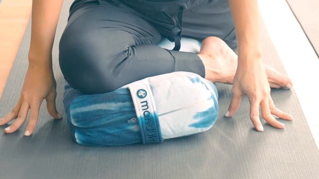 Manduka Yoga enlight® Bolsters | Denise Keller
