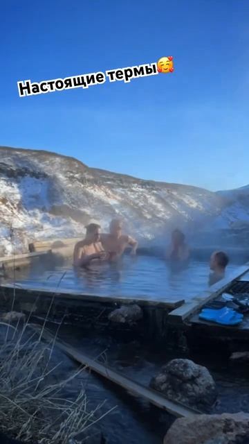 Настоящие дикие термальные источники на Камчатке особенно актуальны, когда вокруг снег #камчатка