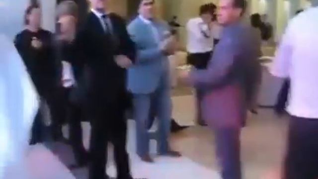 медведев танцует