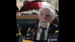 Пётр Сотник-Идёт Солдат По городу. Слова В. Козлов