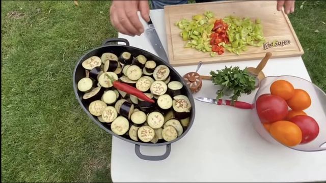 Коротке відео " Як приготувати м'ясо з овочами" смотреть онлайн