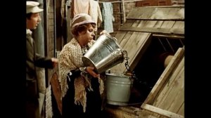 Роли исполняют ... Савелий Крамаров (Слесарь - интеллигент)