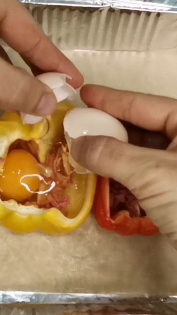 Фаршированные перцы в духовке. смотреть онлайн