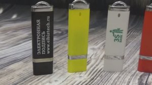 Флеш-накопитель с колпачком F02