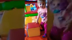 Катя развлекается на детской площадке / Kids Katy Show
