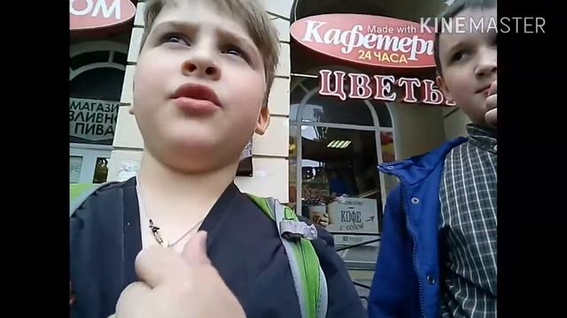 Сделали свою пиццу купили пиццу в кафе и добавили ингредиенты основа Маргарита