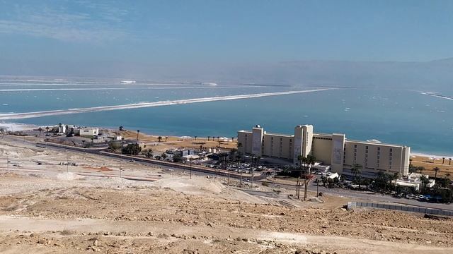Парень с гитарой на Мёртвом море!Израиль