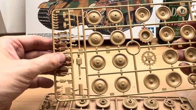 WHATS IN THE BOX? TAMIYA 35170, 1/35; PANTHER, PANZERKAMPFWAGEN V, AUSF G. KIT REVIEW No. 108. смотреть онлайн