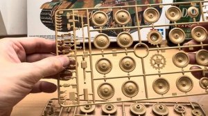 WHATS IN THE BOX? TAMIYA 35170, 1/35; PANTHER, PANZERKAMPFWAGEN V, AUSF G. KIT REVIEW No. 108.
