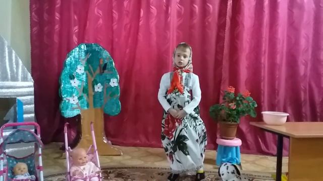 Васильева Василиса читает отрывок из сказки В. С. Рыжакова "Веселка"