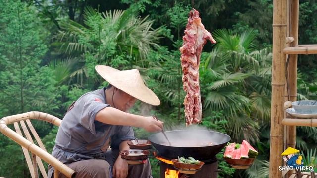 【Shyo video】鬼才小伙自制旋转小火锅，拿来吊龙牛肉现切现吃，香辣嫩滑真过瘾！ смотреть онлайн