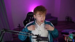 пузико подглядывает😂 #гаечка