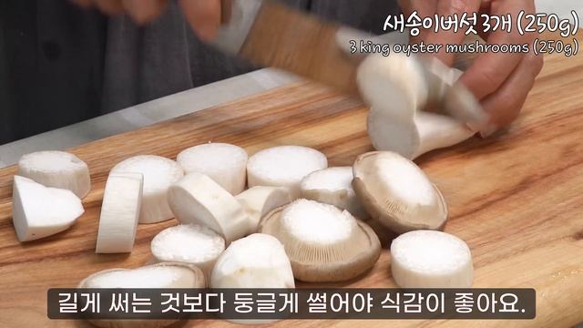 계란프라이 그만하고 이렇게 만들면 반찬 걱정 순식간에 사라집니다. 차갑게 먹어도 맛있는 계란반찬.🥇 평생 써먹는 계란요리 맛있게 만드는 법 / 계란조림 / 새송이버섯계란조림 смотреть онлайн