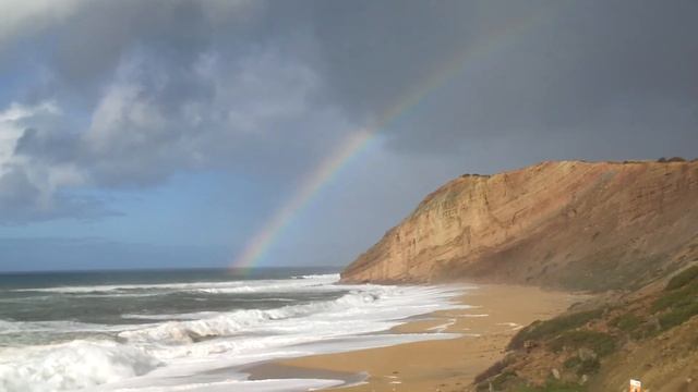 После шторма на португальском пляже. смотреть онлайн