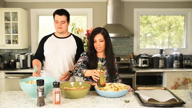 Healthier Vegan Poutine Recipe | HOW TO | Gluten Free Mushroom Gravy смотреть онлайн