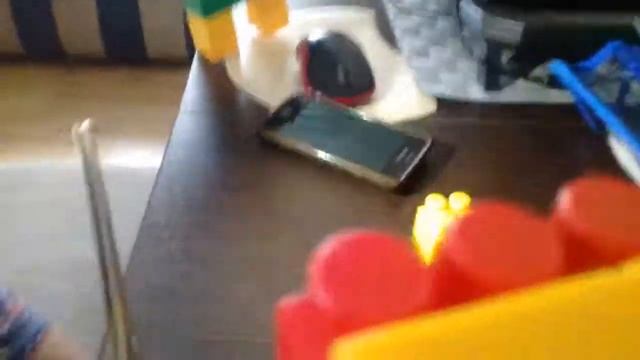 Валера и жолтый пельмень подружились смотреть онлайн