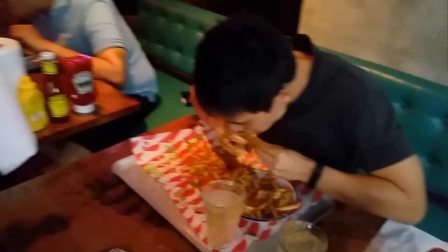 Triple Chili Challenge @ MeatLiqourSIN - Record Time смотреть онлайн