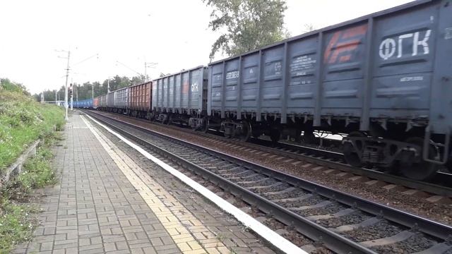 "Одноглазый" Электровоз 2ЭС10-022 "Гранит" с грузовым поездом смотреть онлайн