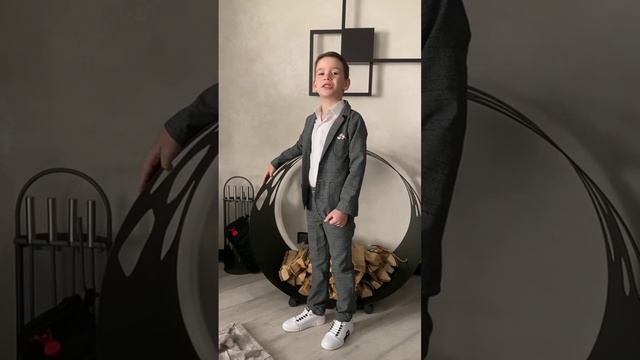 Стихотворение Н. Родивилина «Март на пятки наступает» смотреть онлайн