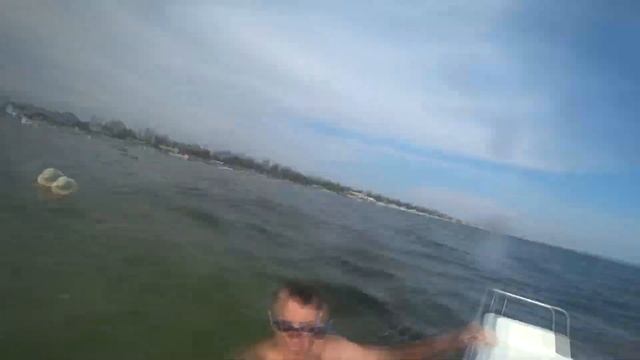 ОРЕНДА КАТАМАРАНУ | ЧАС НА МОРІ ПРОЛЕТІВ ШВИДКО | ПЛАВАЄМО В ЗЕЛЕНОМУ БОЛОТЦІ | МЕДУЗИ смотреть онлайн