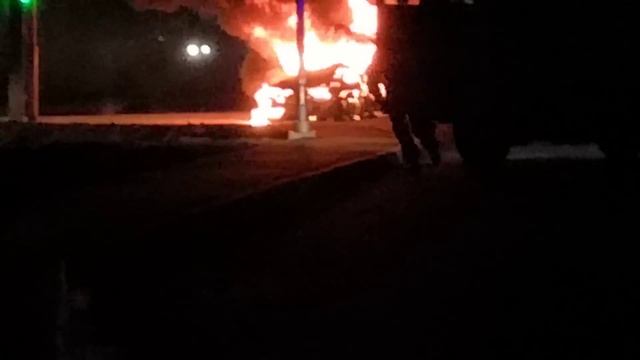 Горит авто. Под Житомиром смт. Гуйва смотреть онлайн