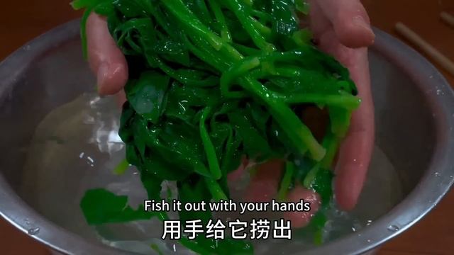 沒想到把雞蛋倒進菠菜裏面,這個做法火了,口感鮮嫩入味 #家常菜 #美食 #烹飪 #健康 #雞蛋 #菠菜 #cooking #delicious #egg #spinach #chinesefood