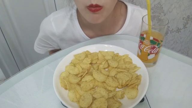 Мукбанг/Mukbang/Чипсы и фанта! смотреть онлайн