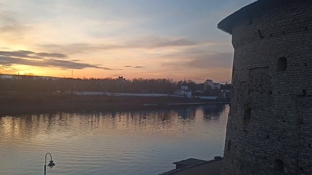 По Пскову быстрыми шагами смотреть онлайн