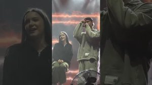 Егор Крид с Поклоницей на сцене в Самаре Папина Дочка #kreed #врек #егоркрид #music #egorkreed