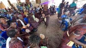 Африканские ритуалы под песню Пугачёвой