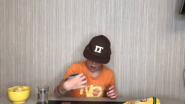 Пробую Lays с солью и что-то ещё. смотреть онлайн