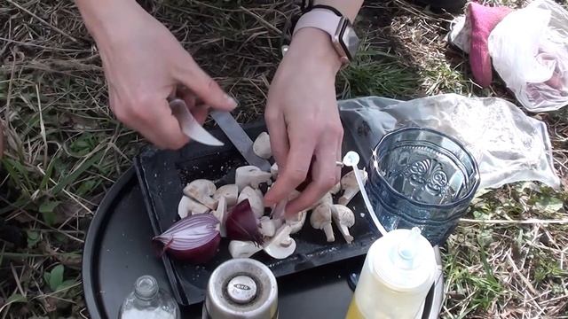 Біфштекс із грибами - Beefsteak with mushrooms смотреть онлайн